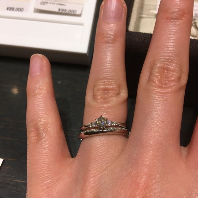 【銀座ダイヤモンドシライシの口コミ】 銀座ダイヤモンドシライシの、プラチナのマリッジリングです。エンゲージ…