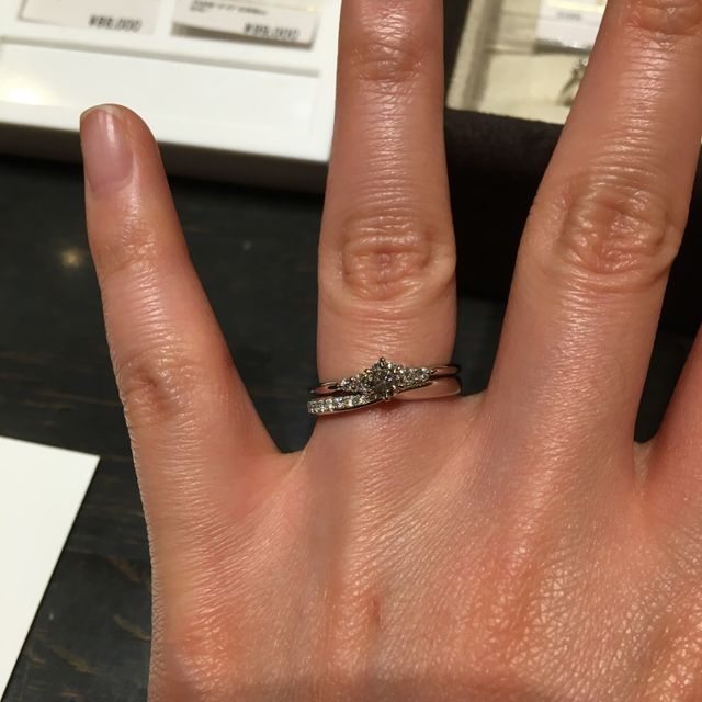 【銀座ダイヤモンドシライシの口コミ】 銀座ダイヤモンドシライシの、プラチナのマリッジリングです。エンゲージ…