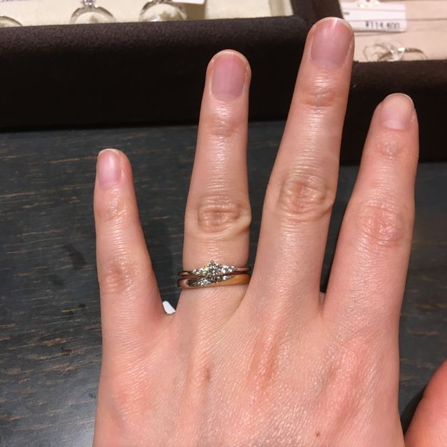 【銀座ダイヤモンドシライシの口コミ】 銀座ダイヤモンドシライシの、プラチナのマリッジリングです。エンゲージ…