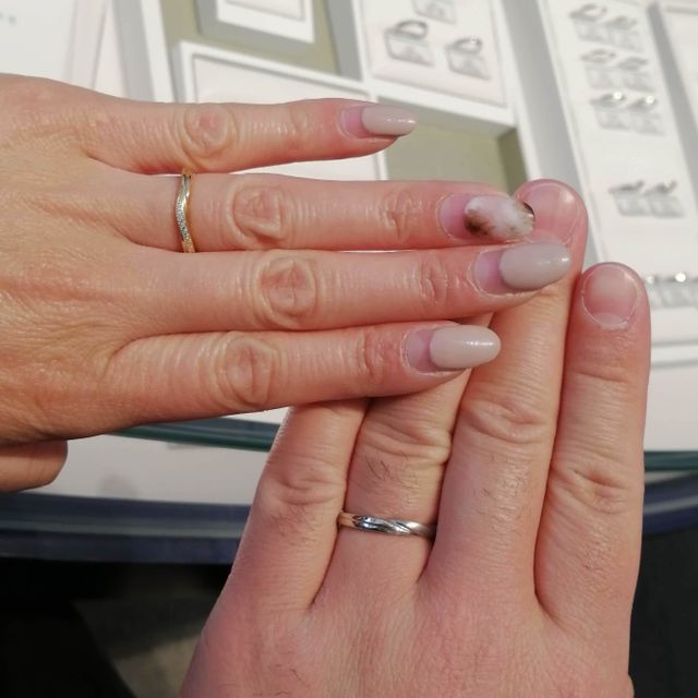 【銀座ダイヤモンドシライシの口コミ】 アフターサービスの充実度合いと品数の豊富さ。
この2つに重きを置いて探…