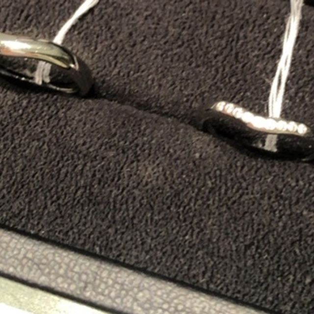 【ティファニー(Tiffany & Co.)の口コミ】 仕事中も彼に着けてほしかったので、特にそれを重視しました。
指輪を着け…