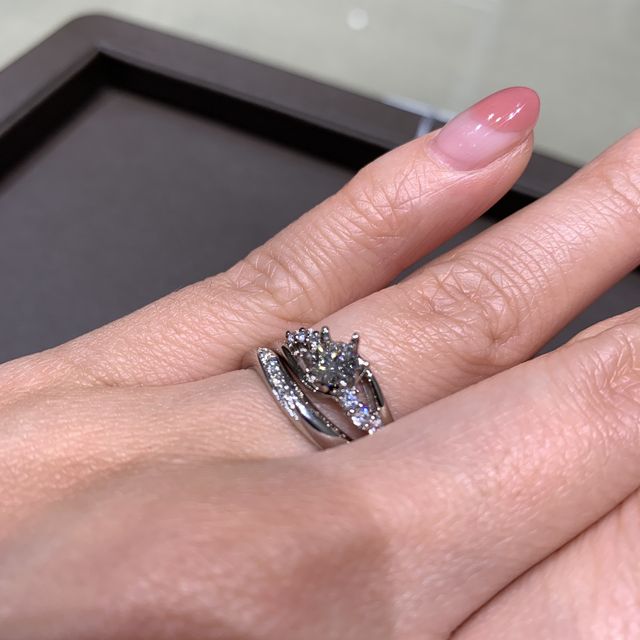 【アイプリモ(I-PRIMO)の口コミ】 セットリングとして使用できるような婚約指輪、結婚指輪を探していました…