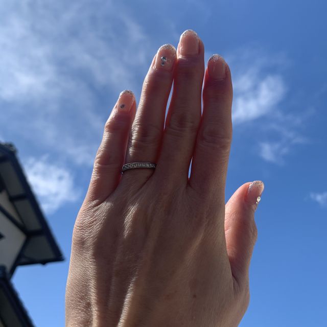 【4℃ BRIDAL(ヨンドシーブライダル)の口コミ】 夫が一目惚れ。試しに着けてみたら私の指にとってもよく似合いました。し…