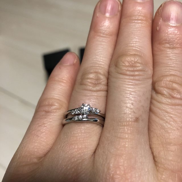 【ラザール ダイヤモンド(LAZARE DIAMOND)の口コミ】 お店でダイヤモンドの石だけで見せてもらった時、その輝きに驚きました。…