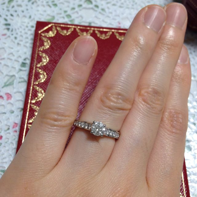 【カルティエ(Cartier)の口コミ】 婚約指輪という一生に一度の指輪なので普段なら手が出ないカルティエを選…