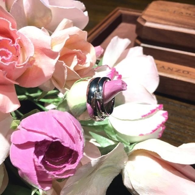 【TANZO.(鍛造指輪)の口コミ】 デザインのシンプルさ、素材、鍛造製法であることを考えて決めました。
し…