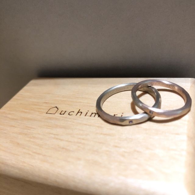 【uchimari(ウチマリ)の口コミ】 ネットでホームページを見て指輪の形や色、細部までを自分たちで作ってい…