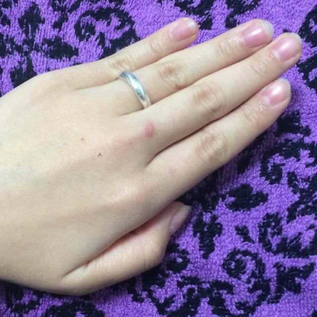 【LOVE of DESTINYの口コミ】 赤い糸が内側に埋め込まれているというところに惹かれました。年齢も若い…