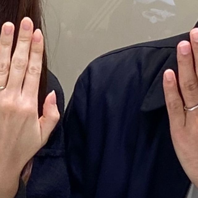 【Ponte Vecchio(ポンテヴェキオ)の口コミ】 ﾃﾞｻﾞｲﾝと指輪の細さが決め手でした。
生涯身に付けるものなので、何歳にな…