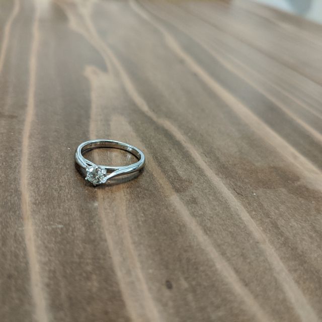 【銀座ダイヤモンドシライシの口コミ】 上品なデザインが多かったように感じました。
写真で見たり、実際に試着し…