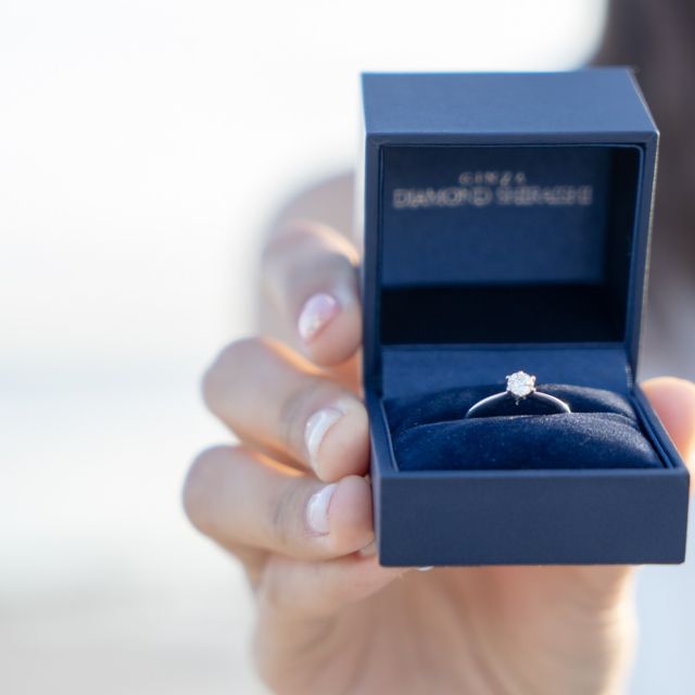 【銀座ダイヤモンドシライシの口コミ】 上品なデザインが多かったように感じました。
写真で見たり、実際に試着し…