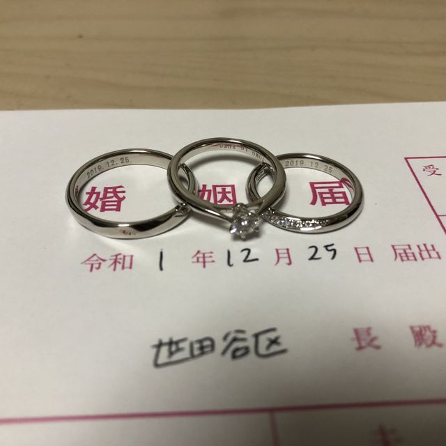 【ラザール ダイヤモンド(LAZARE DIAMOND)の口コミ】 デザインは女性用のものに石が斜めのラインで乗っているものがよく、その…