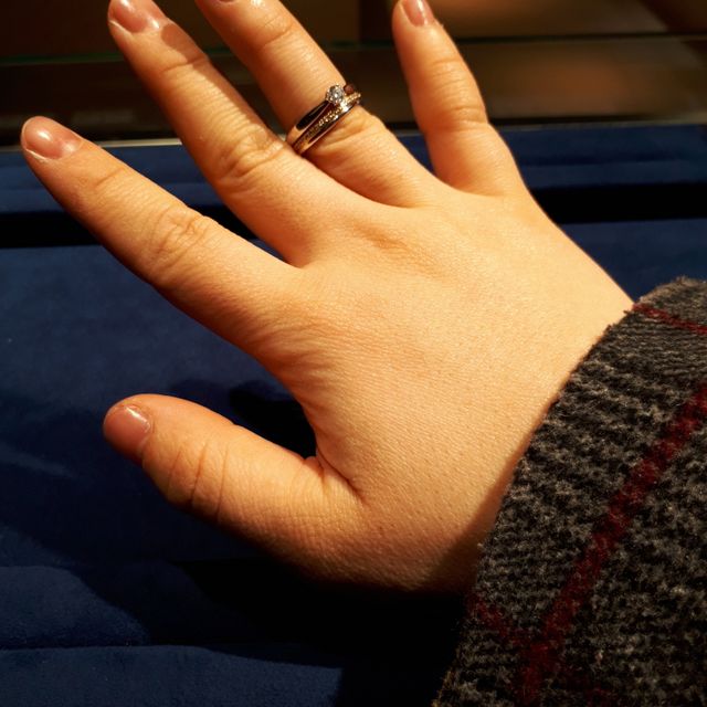 【PORTADA(ポルターダ)の口コミ】 他にはないデザインが素敵でした。
また、リングの意味やブランドのコンセ…