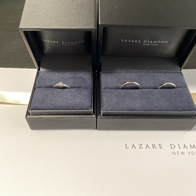 【ラザール ダイヤモンド(LAZARE DIAMOND)の口コミ】 エンゲージリングについては、指が長く見えるＶ字かつメレダイヤモンドが…