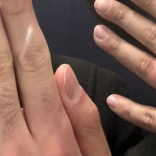 【銀座ダイヤモンドシライシの口コミ】 旦那がマット加工をしたかったので、マットが擦れにくいように、堀のある…