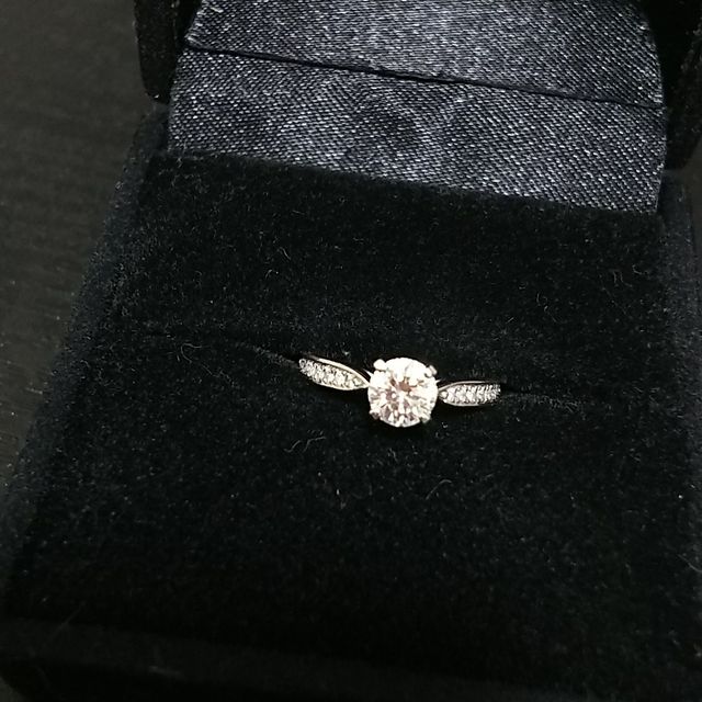 【カオキ　ダイヤモンド専門卸直営店の口コミ】 まずは指がキレイに見えること。ダイヤはある程度の大きさがあること。年…