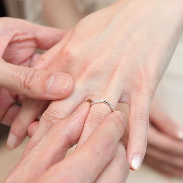 【TRECENTI(トレセンテ)の口コミ】 小さなダイアが3つ並んでいるデザインで、さりげない華やかさがあると思っ…