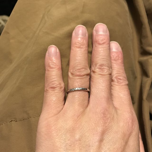 【アイプリモ(I-PRIMO)の口コミ】 シンプルすぎず派手すぎないデザインが気に入りました。素材はプラチナを…