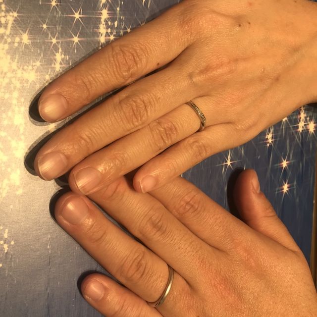 【銀座ダイヤモンドシライシの口コミ】 女性側のデザインが流れ星に見立ててダイヤモンドを配置しており、真ん中…