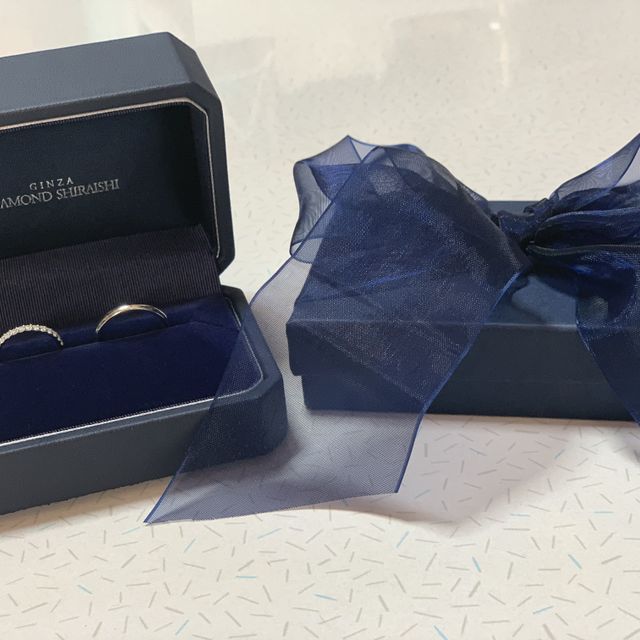 【銀座ダイヤモンドシライシの口コミ】 シンプルなデザインのものと、ダイヤモンドが目立つデザインのものとで悩…