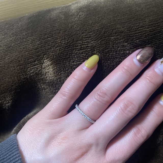 【銀座ダイヤモンドシライシの口コミ】 指輪のデザインがシンプルなのを基準に選びました！婚約指輪感が強いと普…