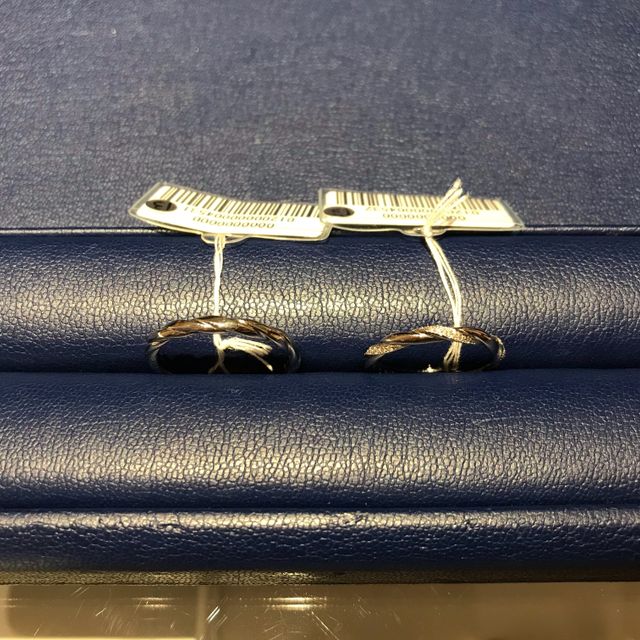 【銀座ダイヤモンドシライシの口コミ】 こちらのお店は比較的シンプルなデザインが多かったのですが、こちらの指…