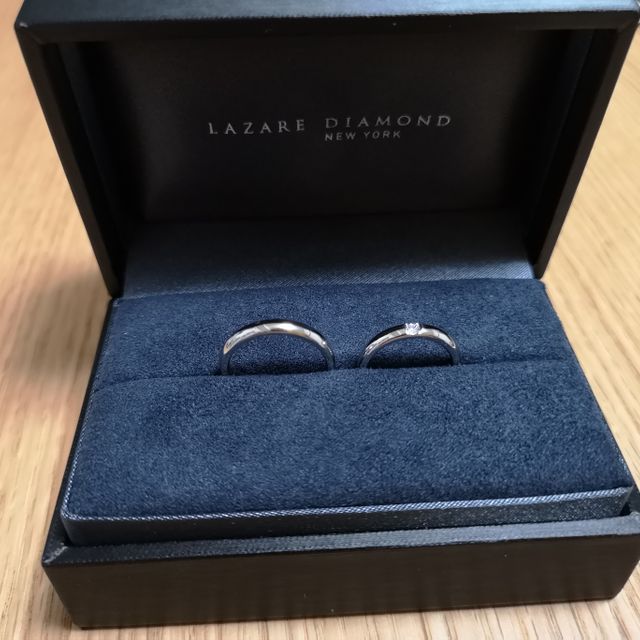 【ラザール ダイヤモンド(LAZARE DIAMOND)の口コミ】 職場等、私の周囲の既婚の男性は皆太めの指輪をしていたので、私も太くて…