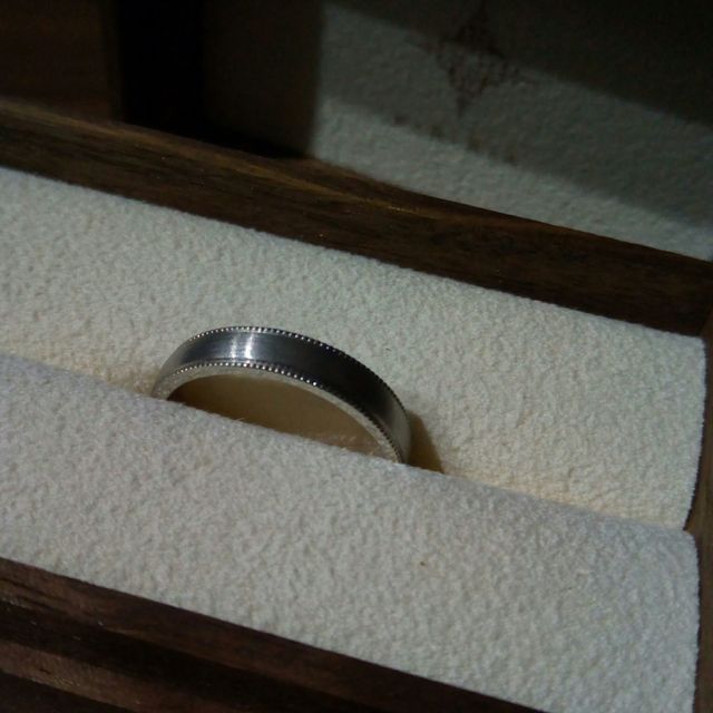 【PORTADA(ポルターダ)の口コミ】 最初は妻とペアの指輪を考えていましいたが、予算よりも高価だったため、…