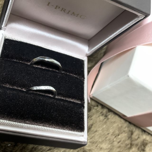 【アイプリモ(I-PRIMO)の口コミ】 女性らしいデザインで、キラキラと派手すぎないダイヤモンドが決め手でし…