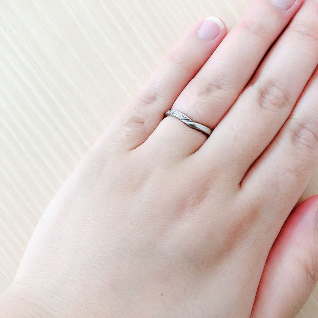 【ジュエリーツツミ(JEWELRY TSUTSUMI)の口コミ】 細身でシンプルなデザイン。
もともとふっくらした手でもスッキリみえる所…