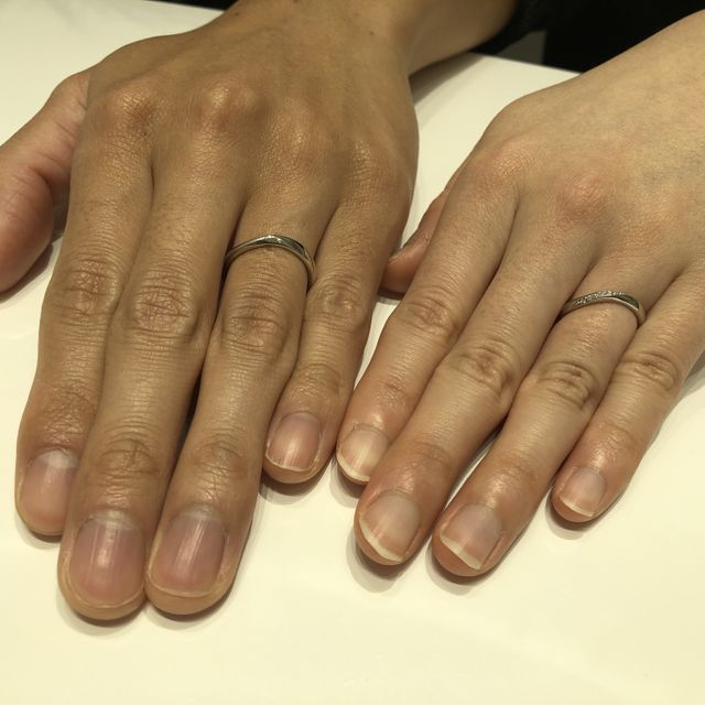 【4℃ BRIDAL(ヨンドシーブライダル)の口コミ】 オリジナルの曲線のあるデザインが良かったです。2019年オリジナルのデザ…