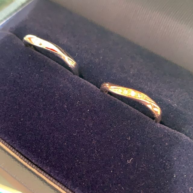 【銀座ダイヤモンドシライシの口コミ】 ウェーブ型が可愛いのと毎日つけるものなのでつけ心地が決め手でした。パ…