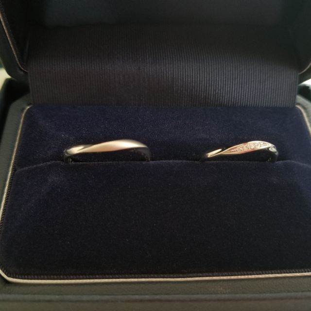 【銀座ダイヤモンドシライシの口コミ】 女性のダイヤ入りのシンプルなデザインを探していました。何件か他の店舗…