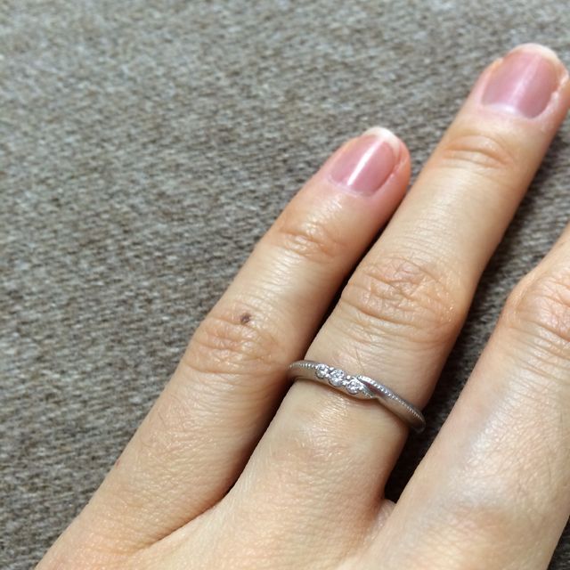 【エクセルコダイヤモンド(EXELCO DIAMOND)の口コミ】 祝福と共に宝冠を授かるプリンセスの式をイメージされたリングで、その素…