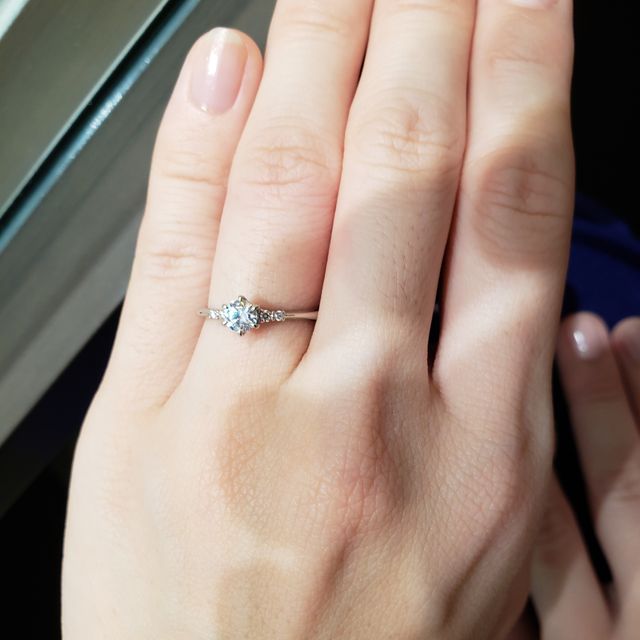 【アイプリモ(I-PRIMO)の口コミ】 星座のオリオン座を象ったデザインで、中央にダイヤ一粒とサイドにメレダ…