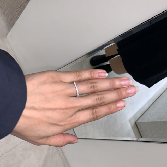 【ラザール ダイヤモンド(LAZARE DIAMOND)の口コミ】 とにかくダイヤモンドの輝きが素晴らしいです。他のエタニティとは違う石…