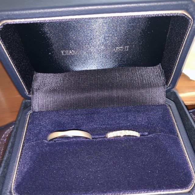 【銀座ダイヤモンドシライシの口コミ】 エタニティリングを探していて、たくさん試着しましたが、このデザインが1…