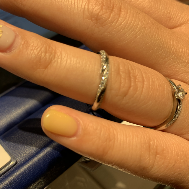 【エクセルコダイヤモンド(EXELCO DIAMOND)の口コミ】 ねじれているデザインはどこのブランドにも似たようなものがありますが、…