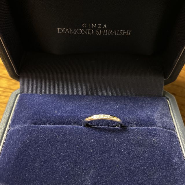 【銀座ダイヤモンドシライシの口コミ】 ダイヤモンドが入った指輪にしたく、ブーケにしようと決めていきました。…
