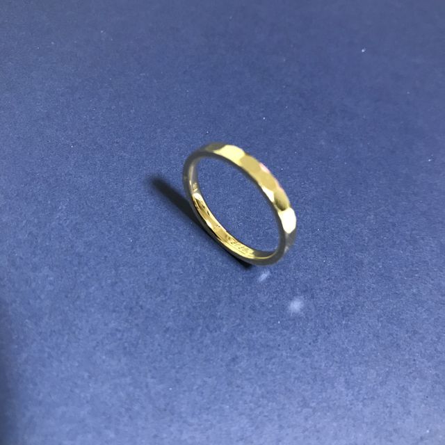 【銀座ダイヤモンドシライシの口コミ】 ゴールドの指輪で検討していました。そのなかでデザインを色々見た時に、…