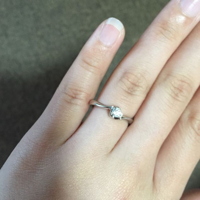 【4℃ BRIDAL(ヨンドシーブライダル)の口コミ】 シンプルで綺麗に見えるものを探していたので、見た瞬間にコレだ！！と感…