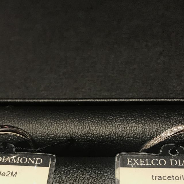 【エクセルコダイヤモンド(EXELCO DIAMOND)の口コミ】 私たちは、カーブが効いている指輪を探していました。エクセルコでは、表…