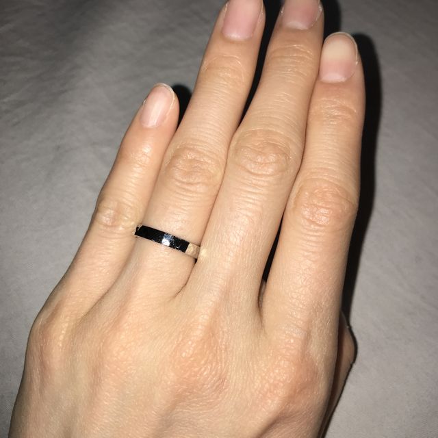 【銀座ダイヤモンドシライシの口コミ】 華奢なものより太めで存在感が欲しく、その希望を伝えて例を見せてもらう…