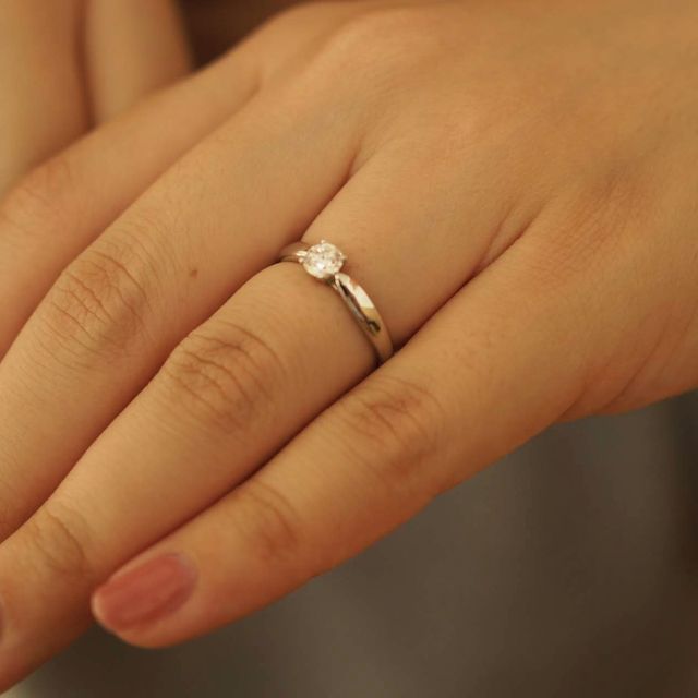 【ティファニー(Tiffany & Co.)の口コミ】 何歳でもつけれるものがよくて、シンプルなものを選びました。また、結婚…