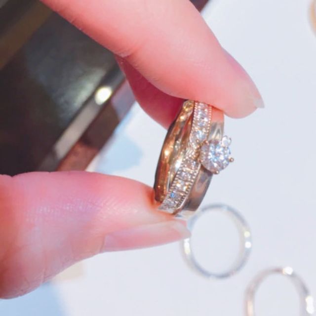 【杢目金屋(もくめがねや)の口コミ】 マリッジリングのメレダイヤの付き方や装飾が個性的で和を感じさせます。…