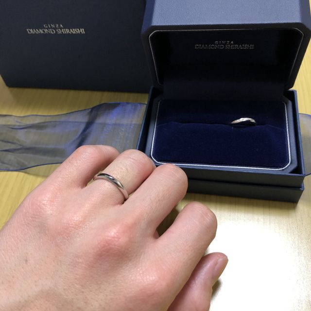 【銀座ダイヤモンドシライシの口コミ】 婚約指輪も銀座ダイヤモンドシライシにして、婚約指輪が可愛かったので、…