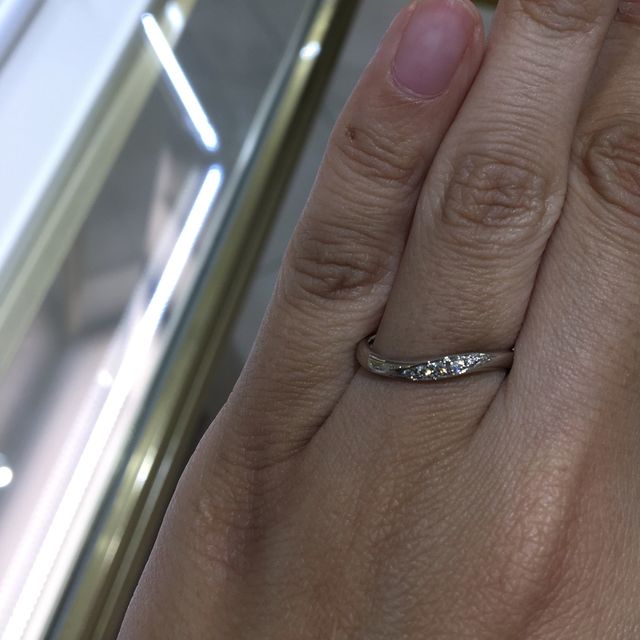 【Ponte Vecchio(ポンテヴェキオ)の口コミ】 華やかでありながら派手でないデザインを探していました。また指が細めの…