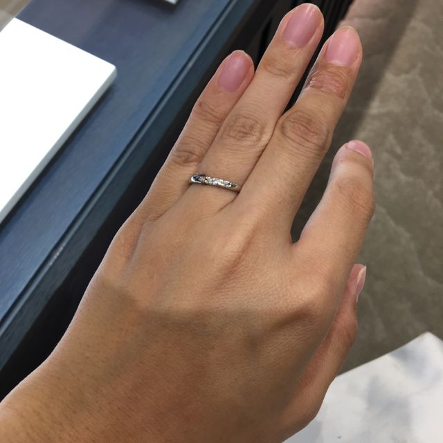 【MIKIMOTO(ミキモト)の口コミ】 ストレートの形にダイヤのついたシンプルなデザインの指輪です。飽きのこ…