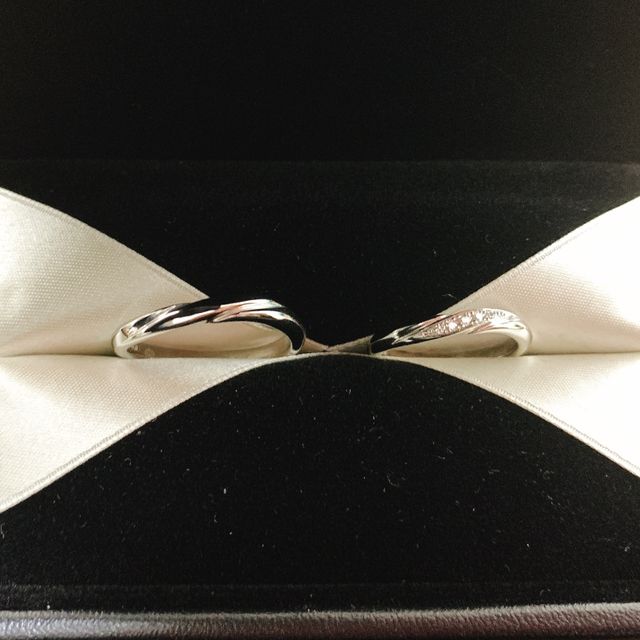 【エクセルコダイヤモンド(EXELCO DIAMOND)の口コミ】 ペアのデザインにしたかったので、見た目でペアとわかりやすいデザインだ…