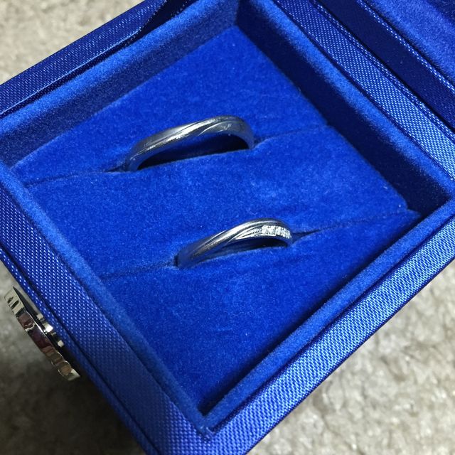 【Romantic Blue(ロマンティックブルー)の口コミ】 何個かの指輪を見て検討していたのですがなかなかピンとくるものがありま…